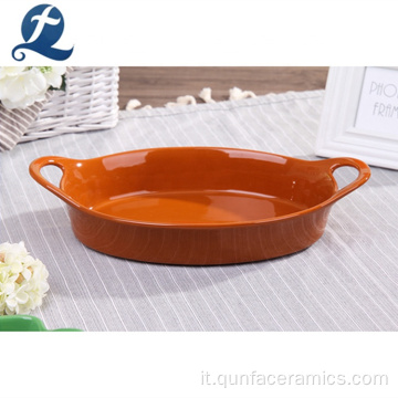 Cottura in ceramica glassata da forno con manico